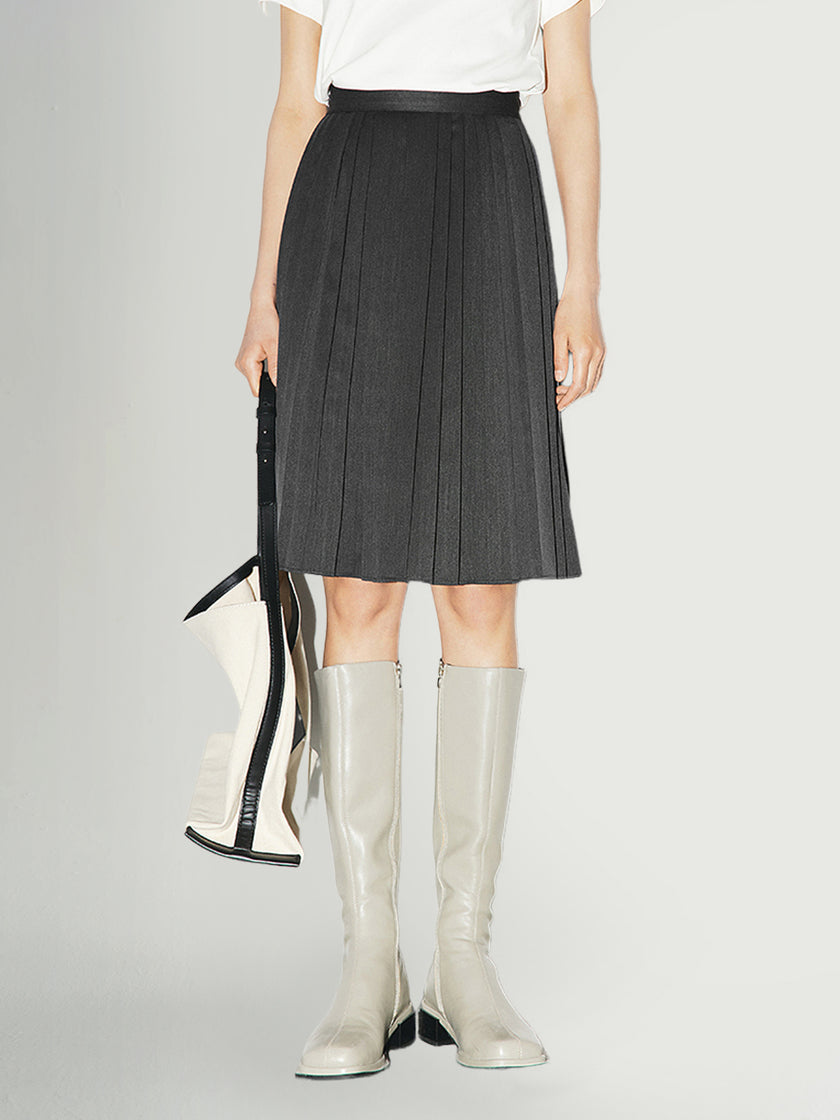Comfortable pleated short skirt in dark gray modal
