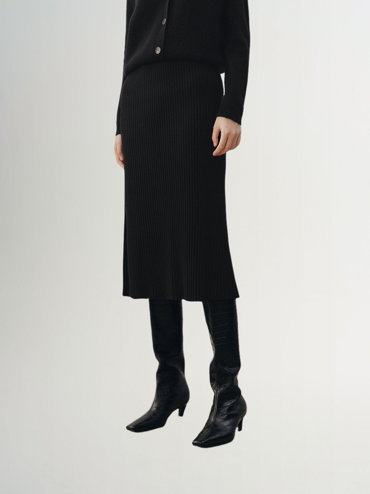 Black straight slit skirt
