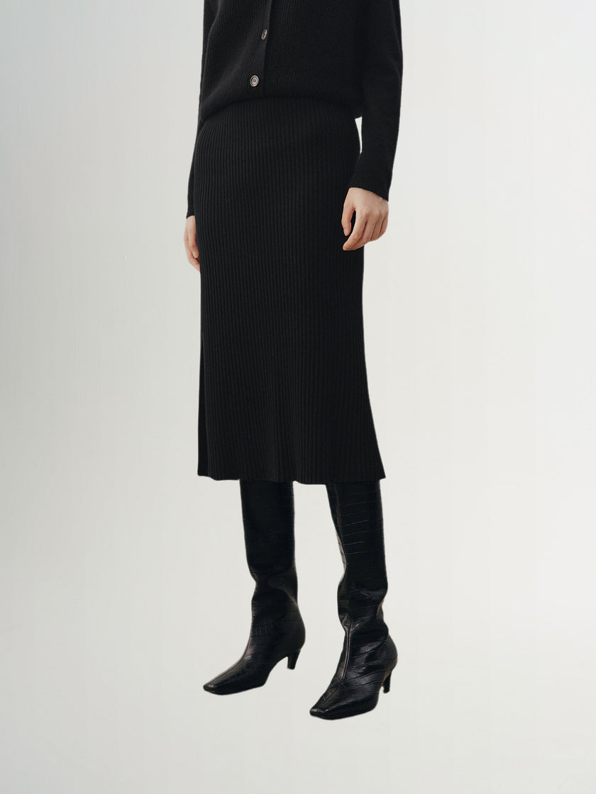 Black straight slit skirt