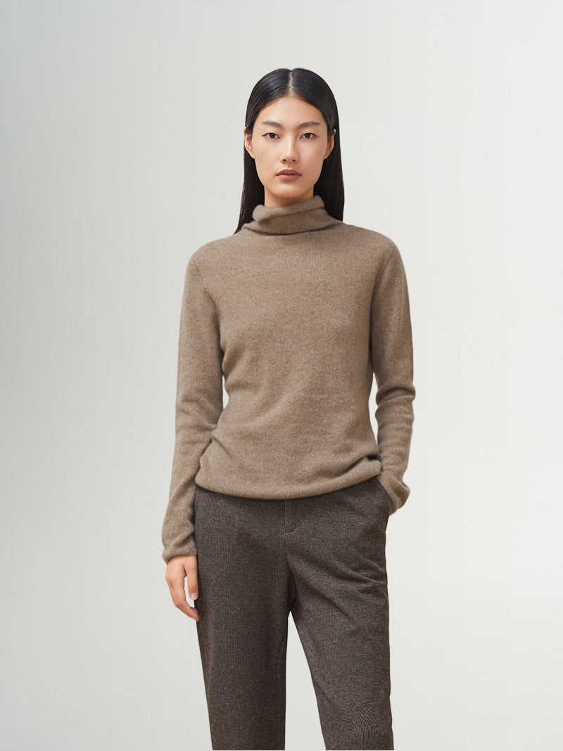 Classic brown cashmere sweater, classic fit, long sleeves