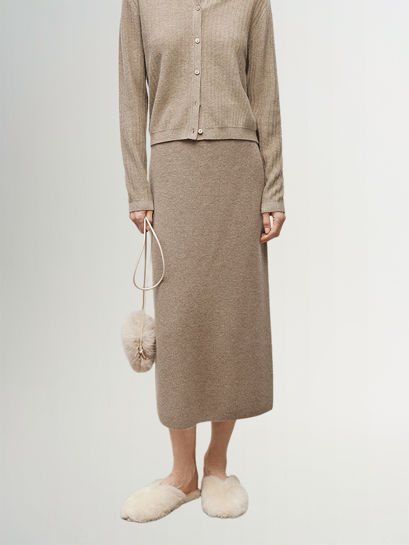 Brown knitted straight skirt