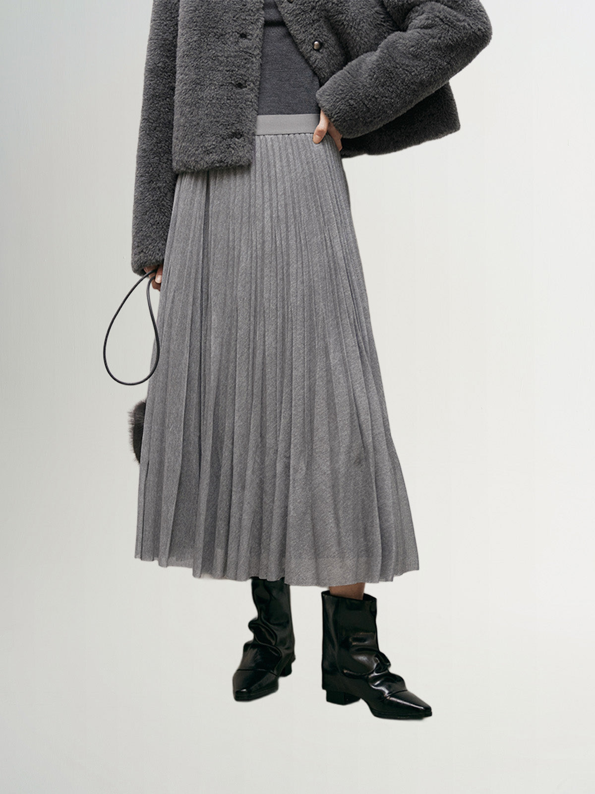 Grey short skirt with elastic waist and pleated design