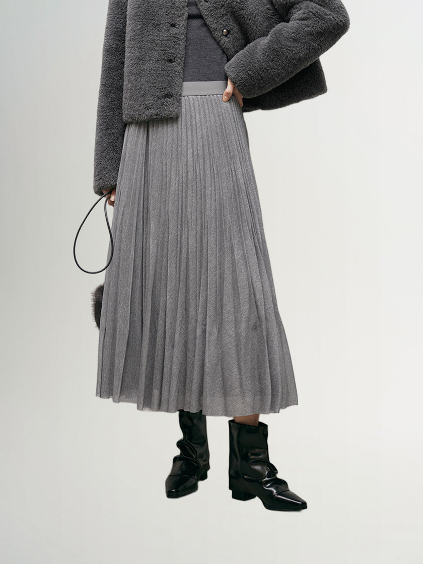 Grey short skirt with elastic waist and pleated design