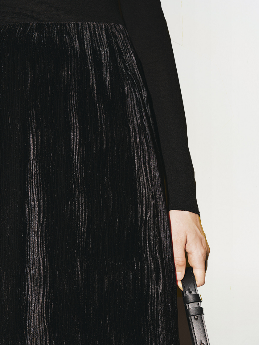 Black straight skirt