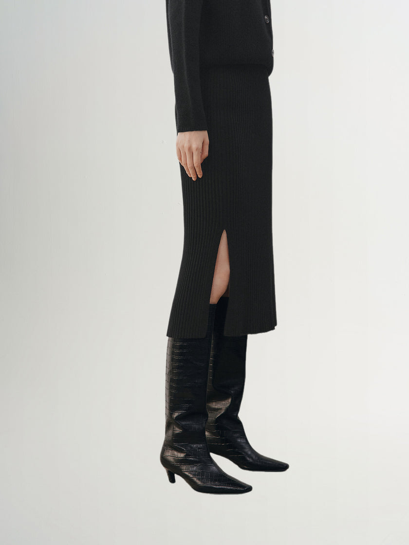 Black straight slit skirt