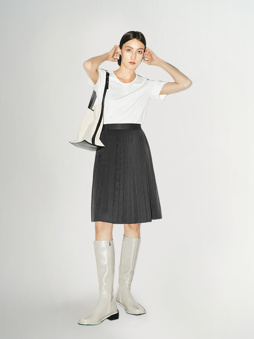 Comfortable pleated short skirt in dark gray modal