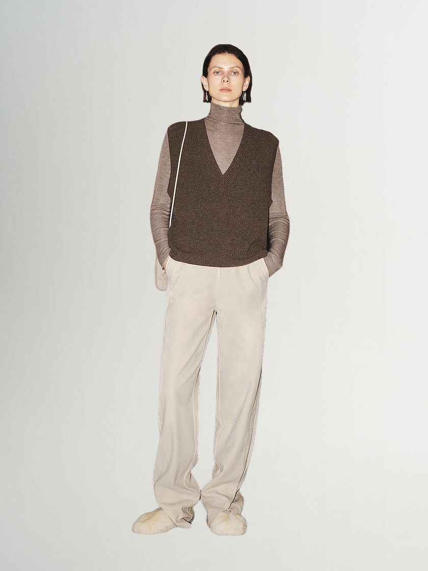 Sleeveless V-neck wool top