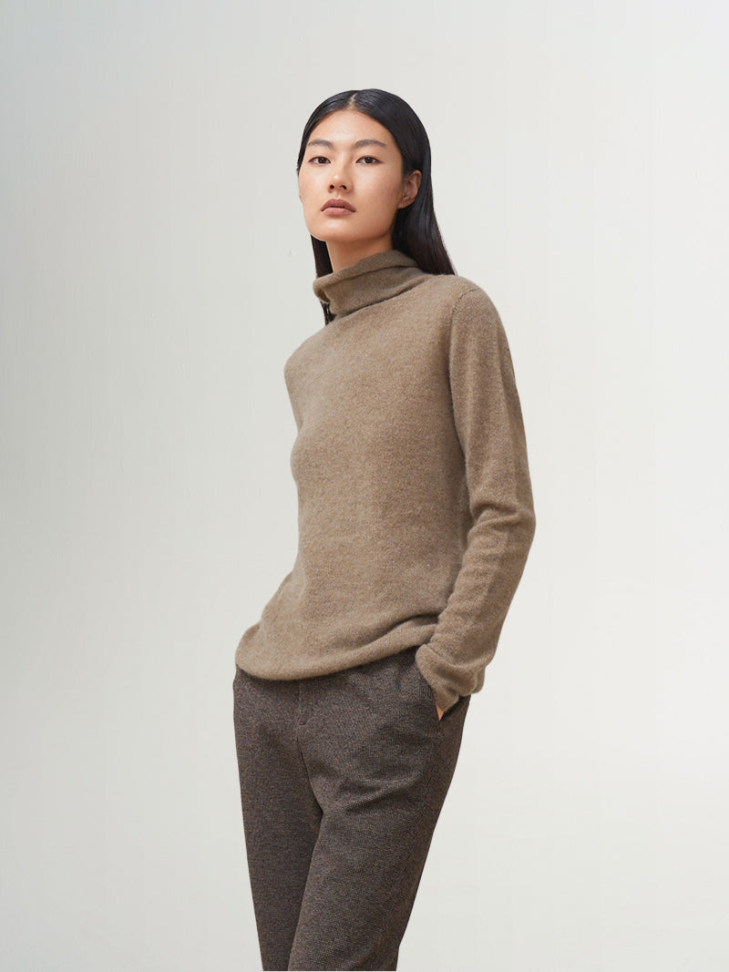 Classic brown cashmere sweater, classic fit, long sleeves