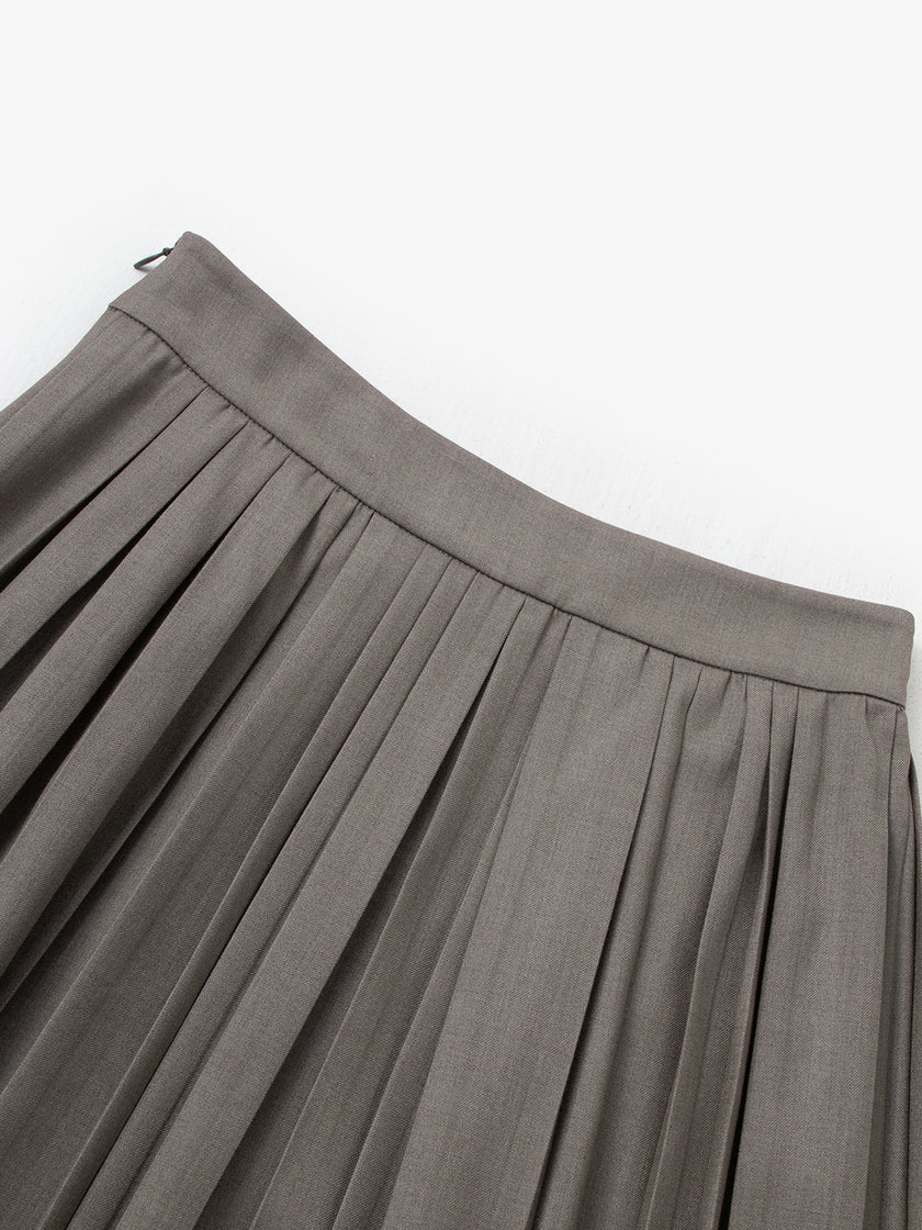 Long pleated skirt in gray wool