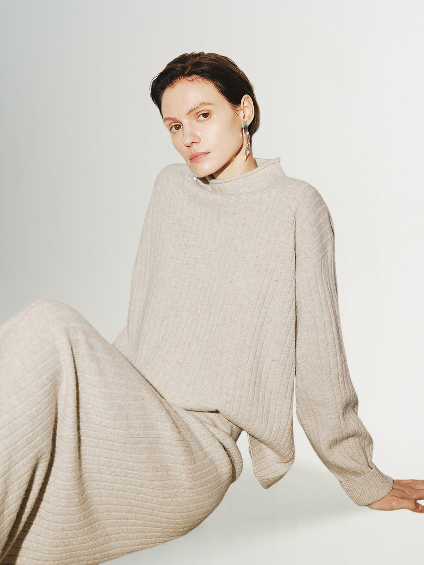 Light beige wool straight skirt