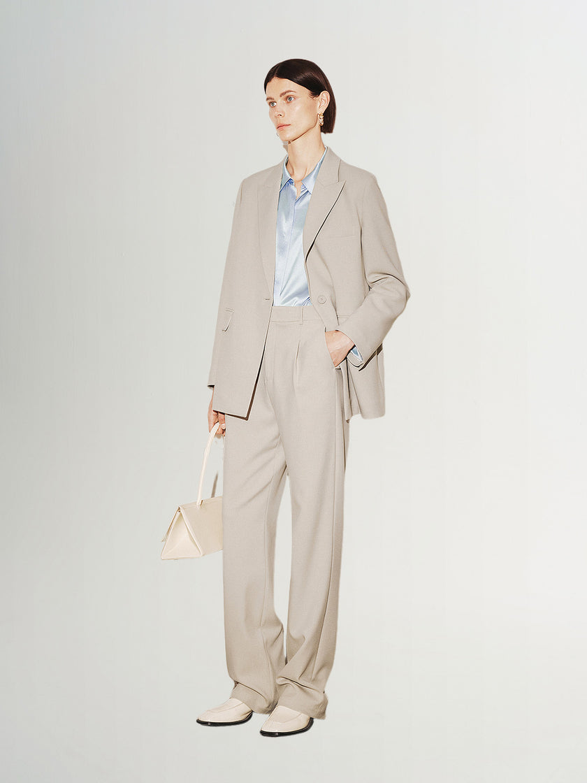 Light beige buttoned long sleeve blazer