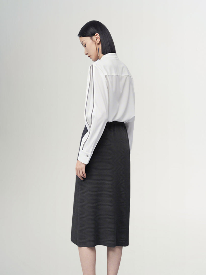 Dark gray straight skirt with wave seams