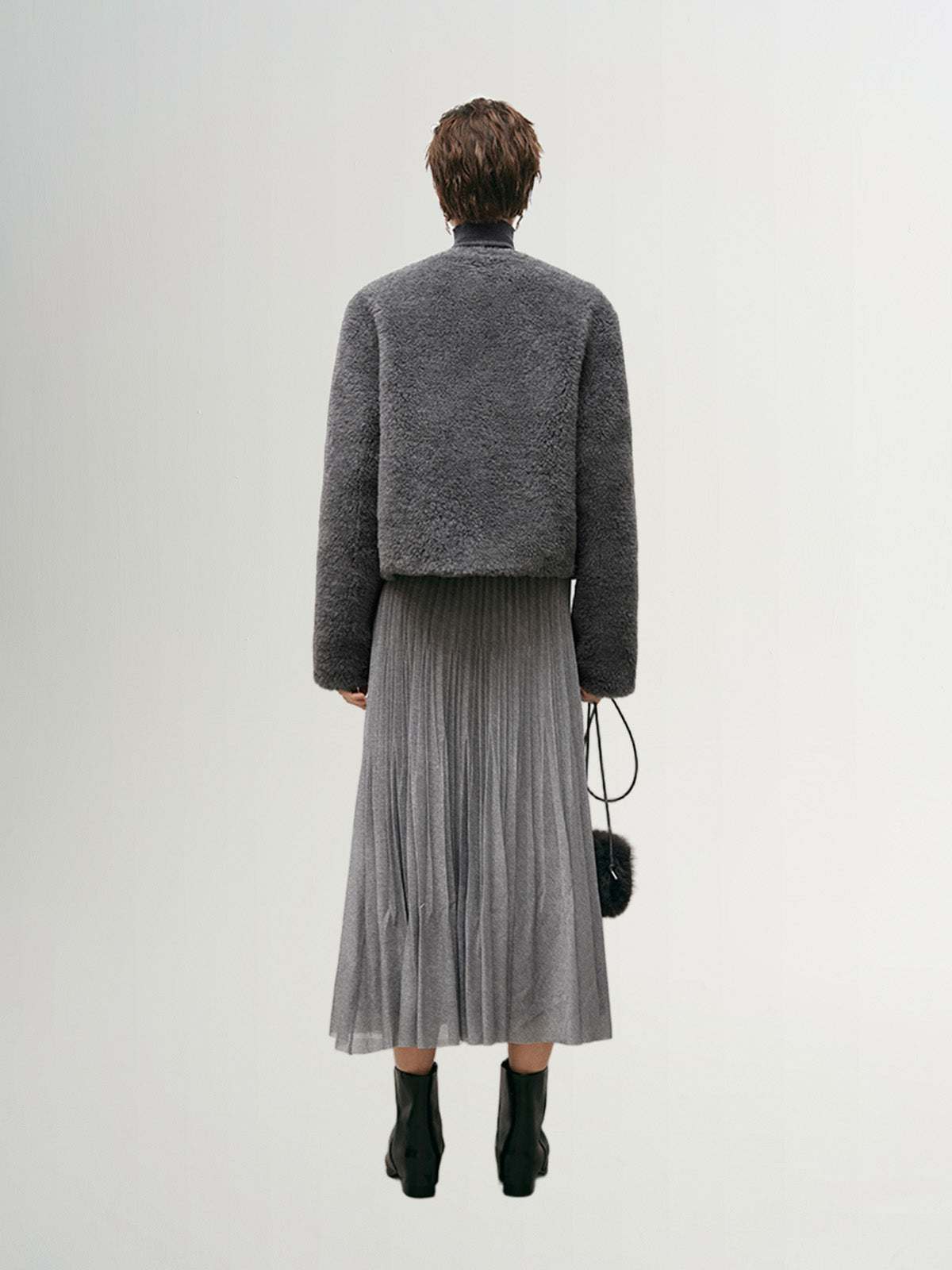 Grey short skirt with elastic waist and pleated design