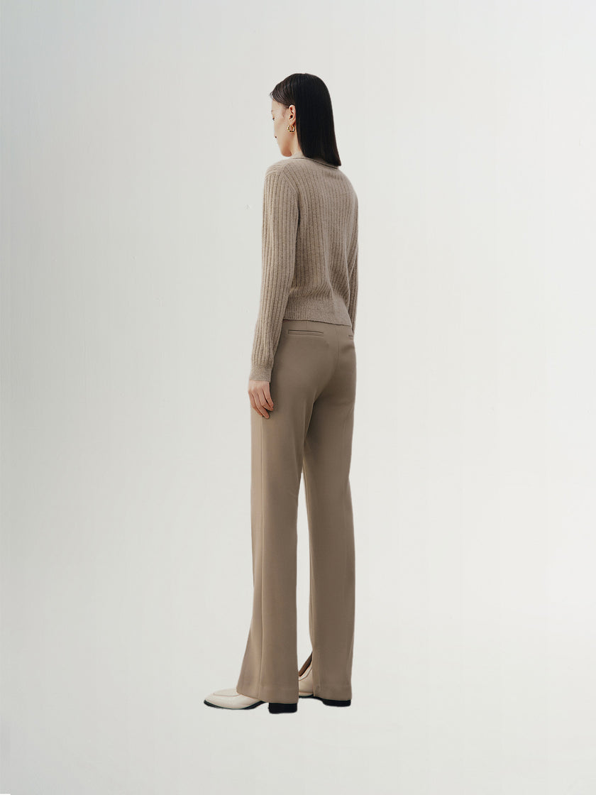 Brown cashmere turtleneck sweater with ribbed knit