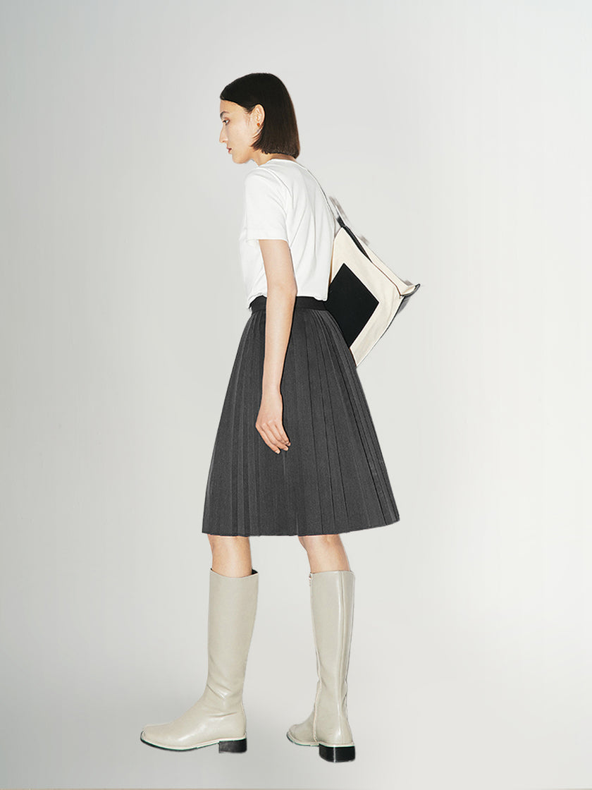 Comfortable pleated short skirt in dark gray modal