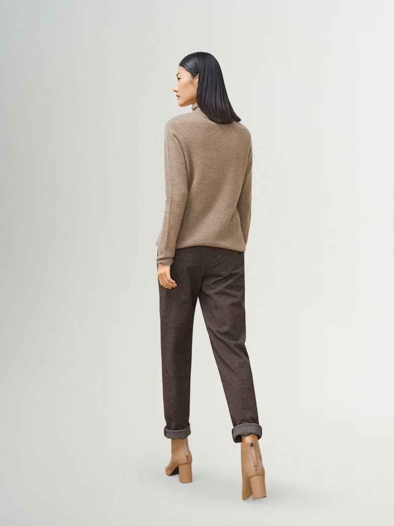 Classic brown cashmere sweater, classic fit, long sleeves