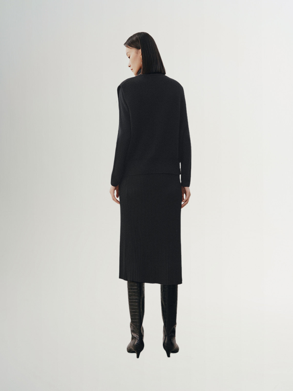 Black straight slit skirt