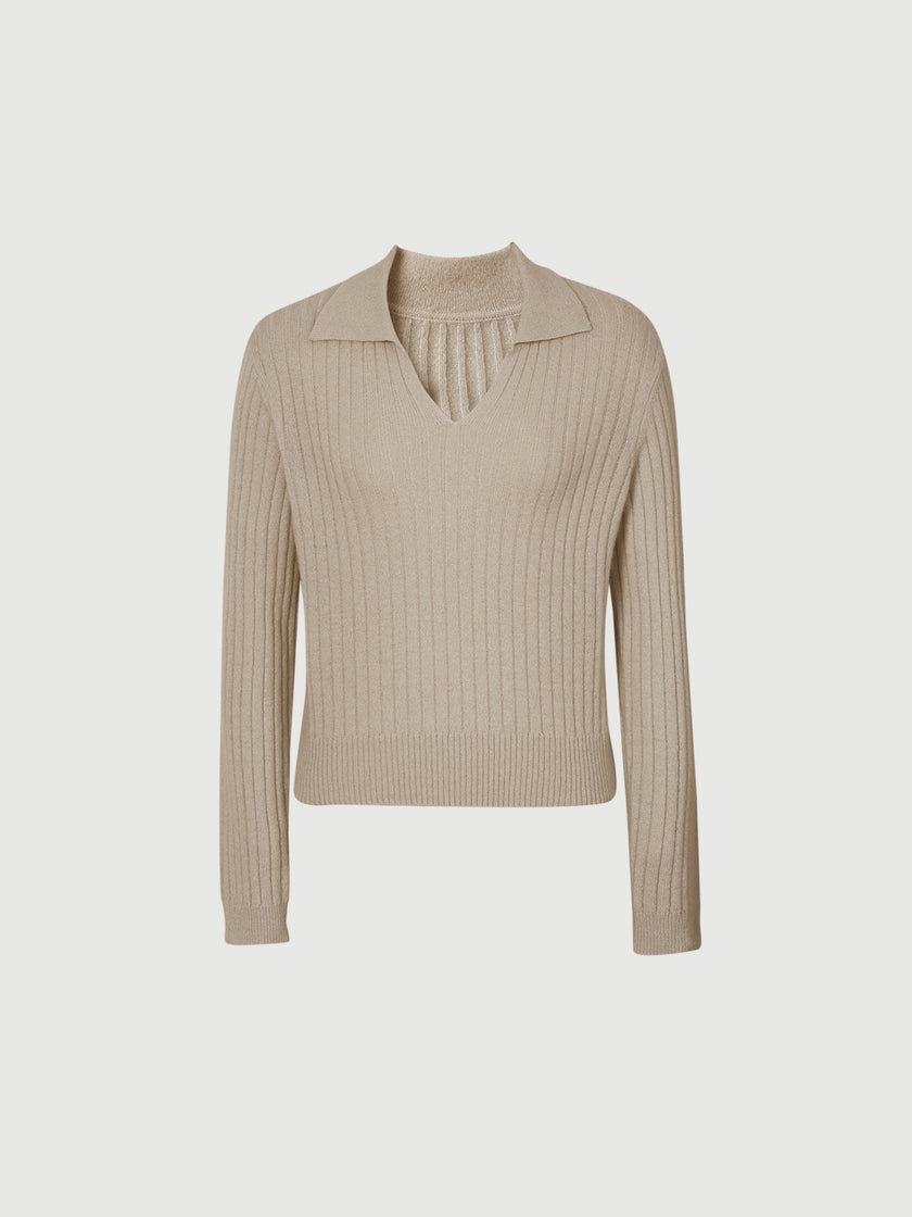 Brown cashmere turtleneck sweater with ribbed knit