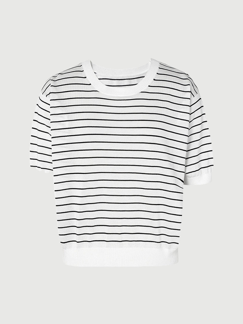 Black and white knitted top with round neck and short sleeves