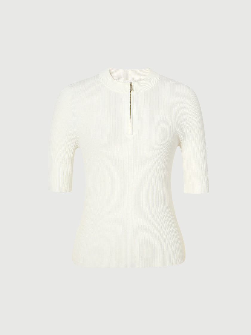 White knitted top with round neck and short zipped sleeves