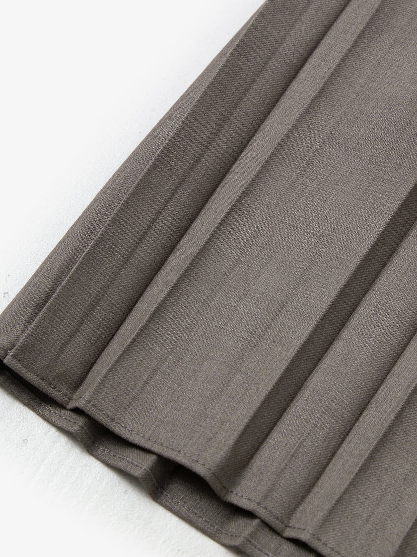 Long pleated skirt in gray wool