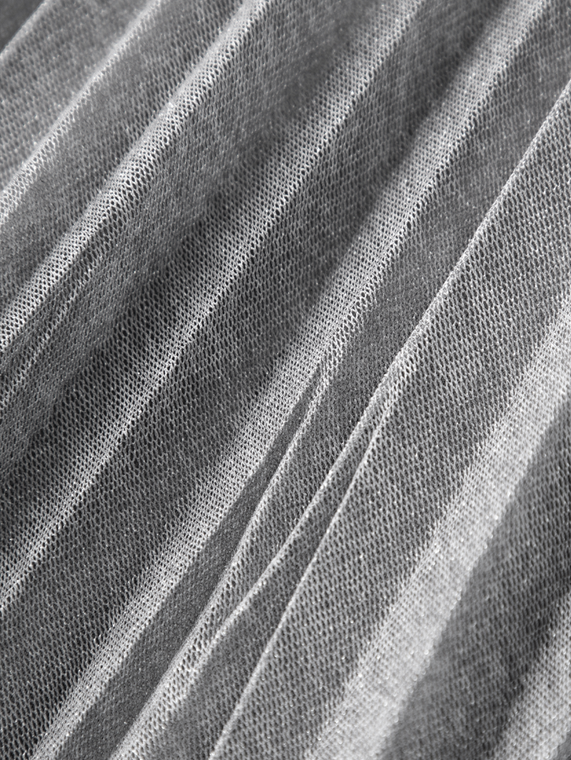Grey short skirt with elastic waist and pleated design