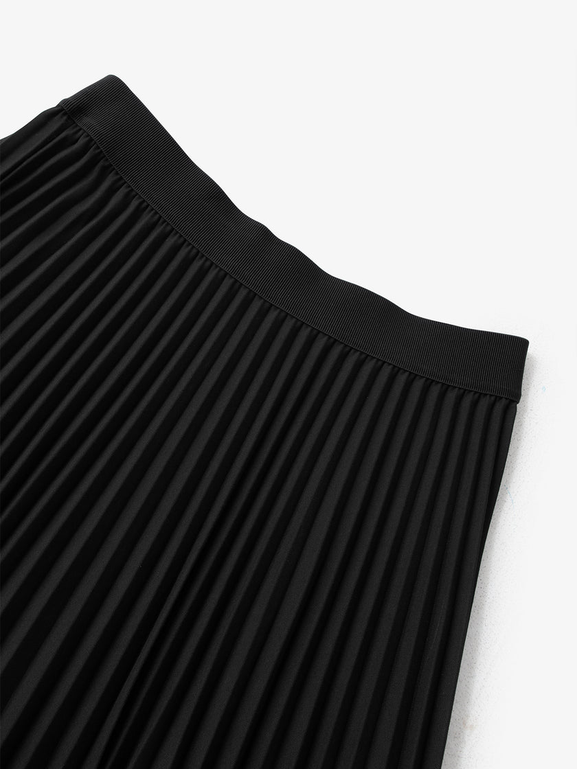 Black pleated long skirt with pockets