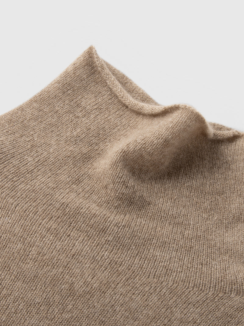 Classic brown cashmere sweater, classic fit, long sleeves