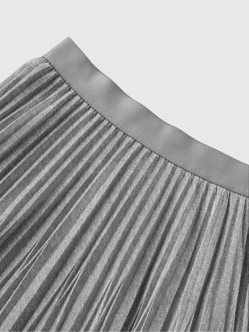 Grey short skirt with elastic waist and pleated design
