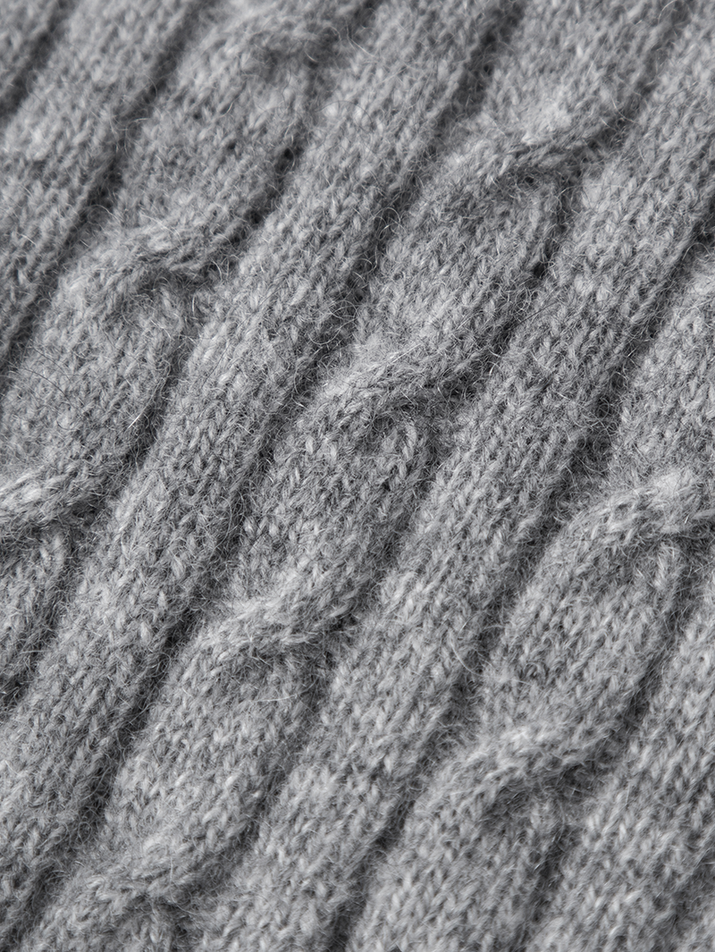 Classic gray ribbed cashmere sweater with a loose fit