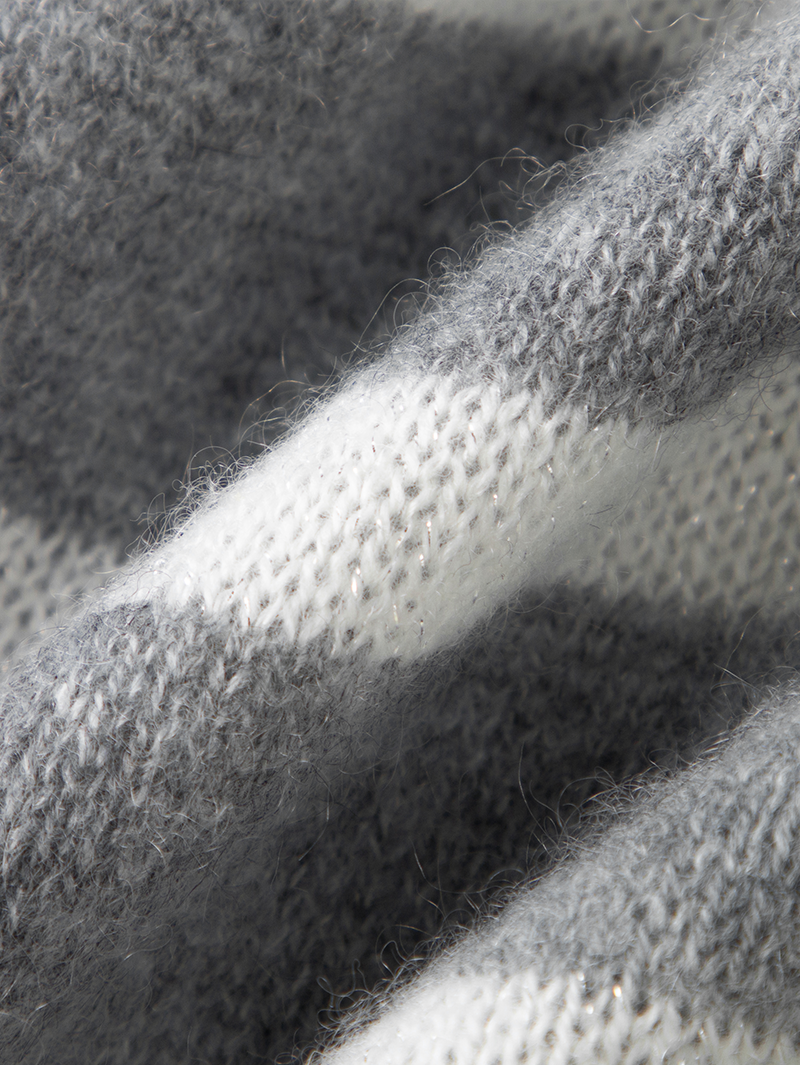Gilet en cachemire rayé avec col rond et manches longues gris clair