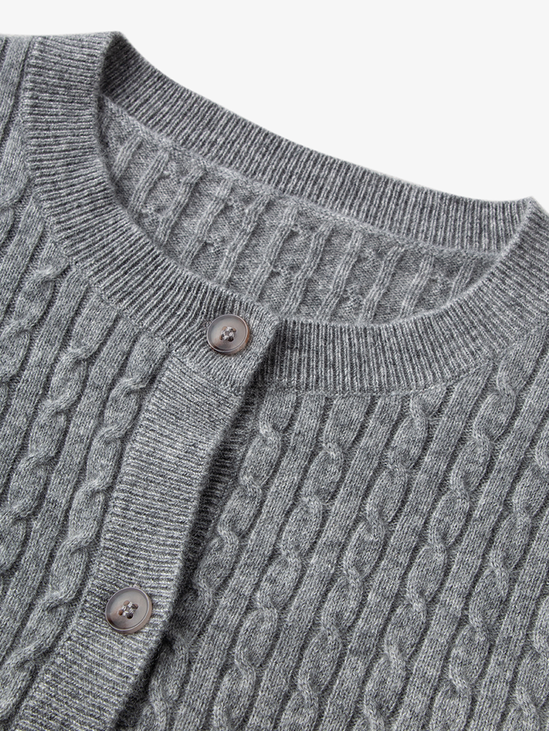 Classic gray ribbed cashmere sweater with a loose fit