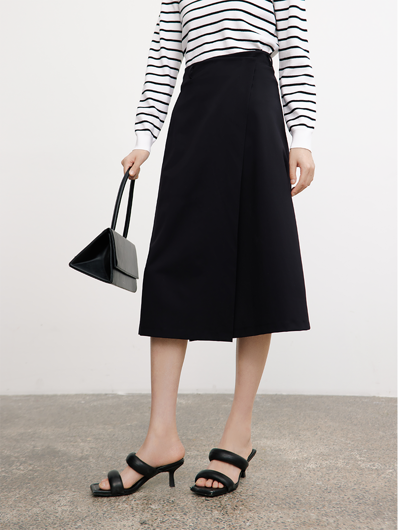 Women's Black Knit A-Line Middle Length Belted Skirt