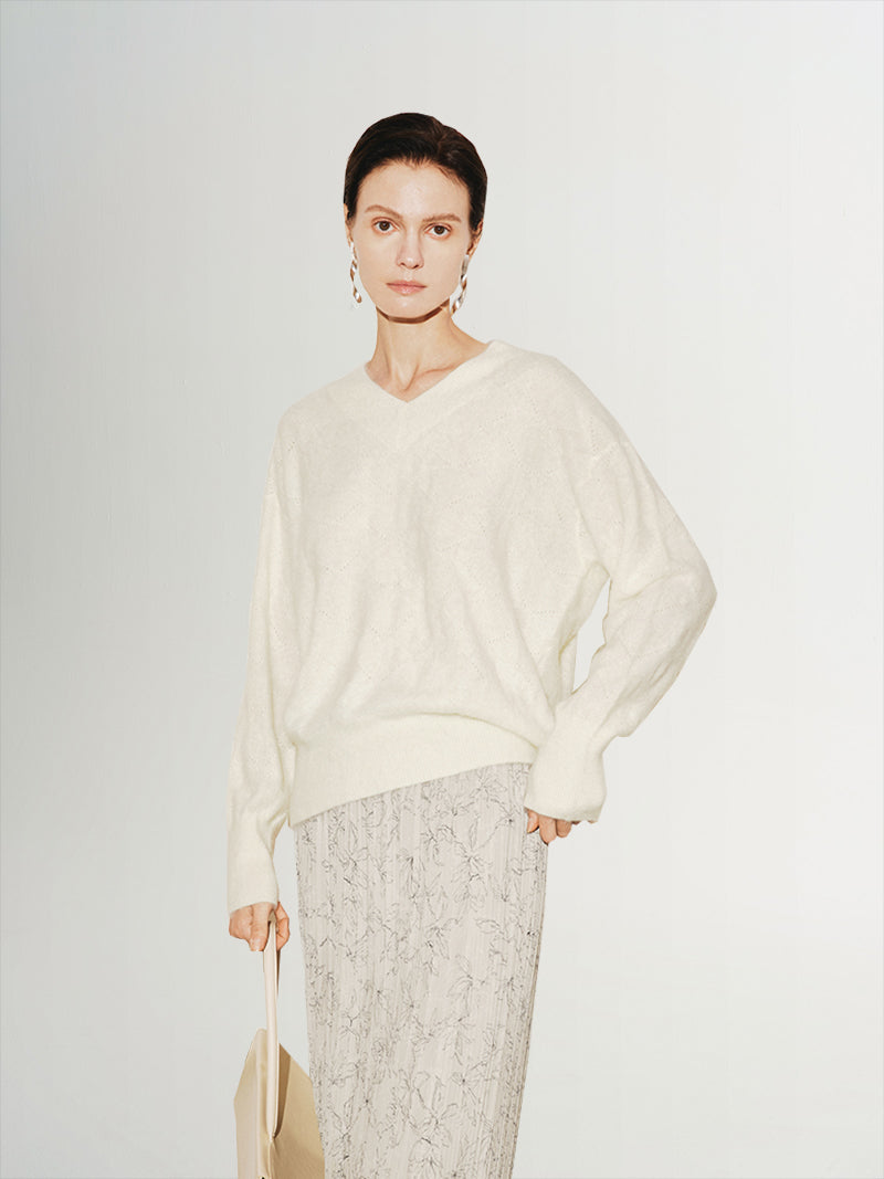Cashmere V-neck sweater, long sleeves, natural white