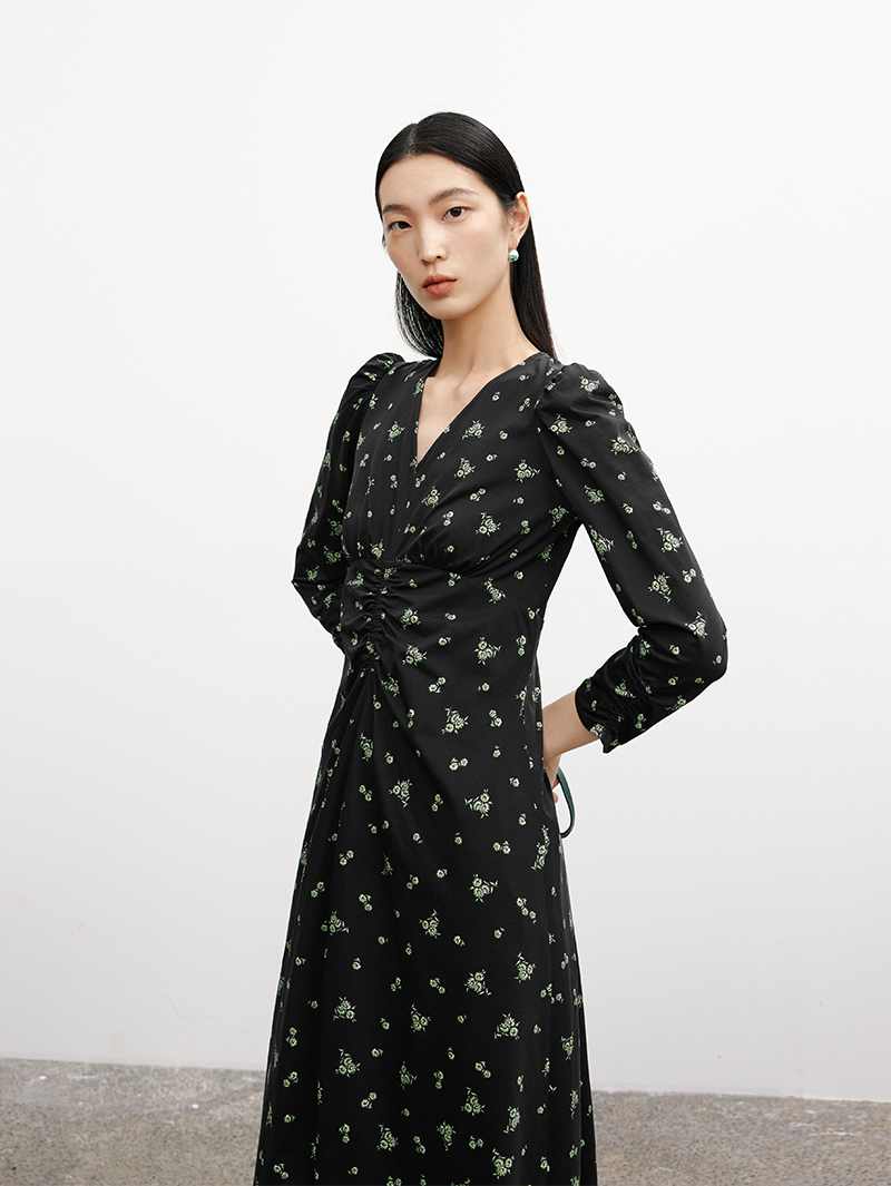 Robe mi-longue en coton, noire à motifs floraux