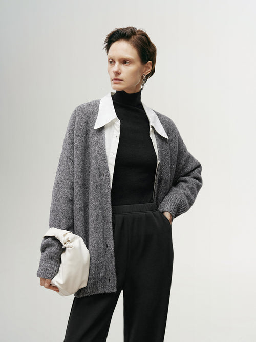 Carica immagine 1 in visualizzazione galleria. Women's Gray V Neck Buttion Down Sweater Cardigan