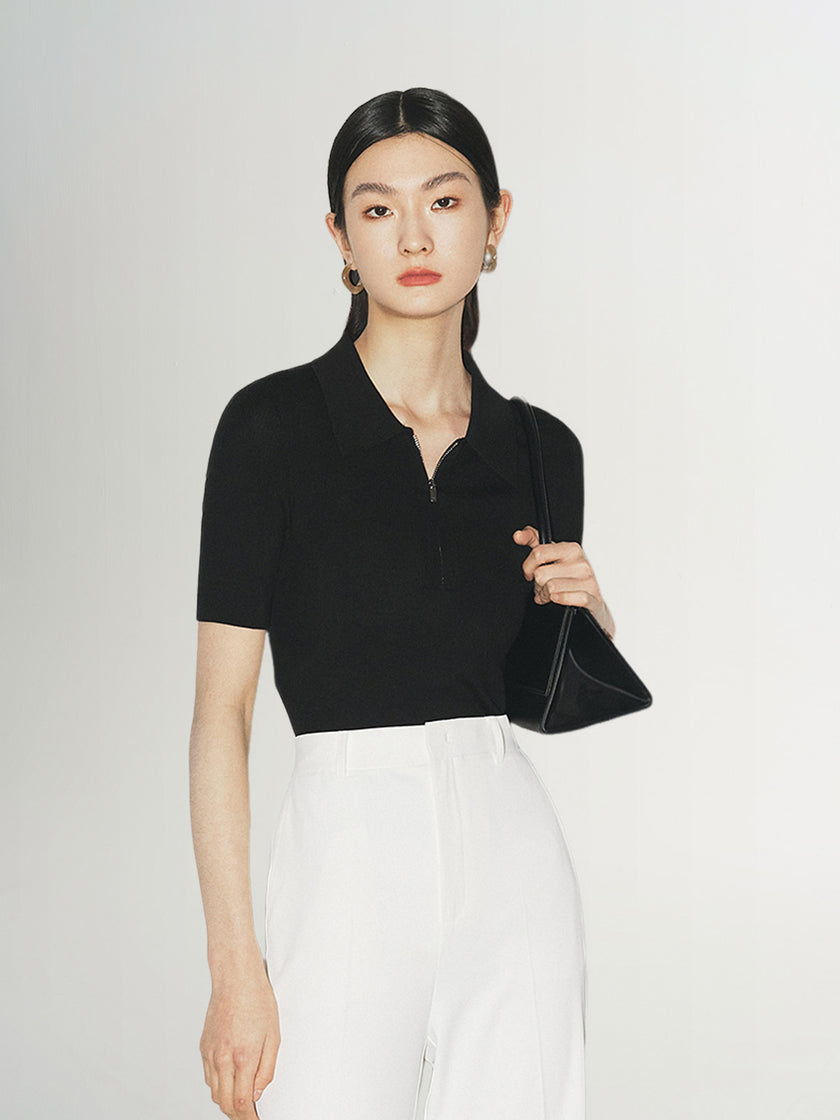 Top tricoté noir à col polo zippé, manches courtes