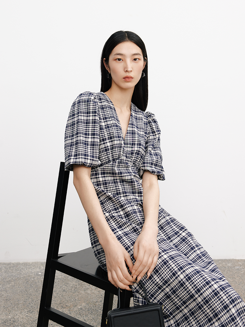 Women's Black and White Plaid V Neck X Shape Dress