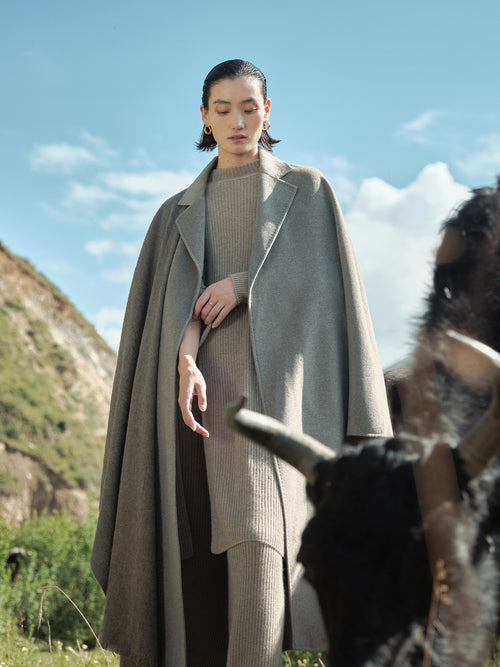 Charger l'image 1 dans la galerie. Women's Cocoa Brown Notch Lapel Long Sleeves 100% Yak Hair Coat