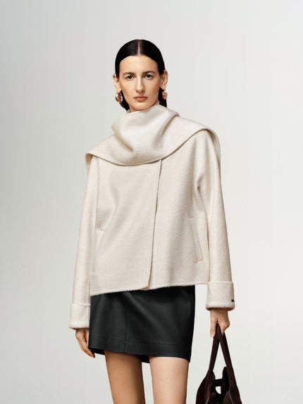 Manteau d'hiver beige clair à manches longues en laine avec écharpe