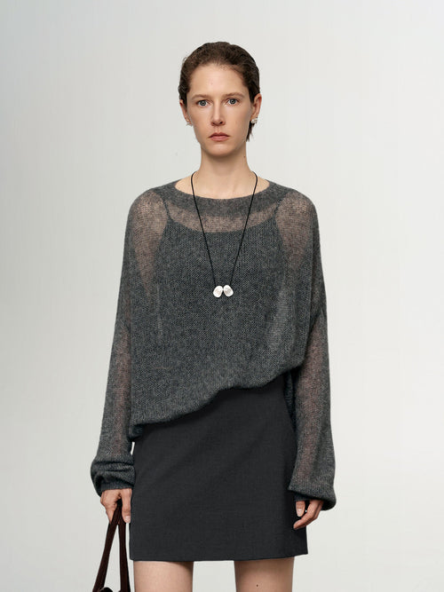 Charger l'image 1 dans la galerie. Cashmere-Silk Relaxed Pullover Sweater