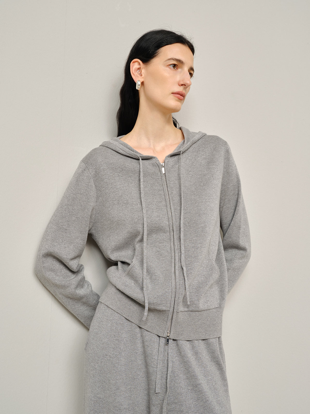 Veste à capuche grise