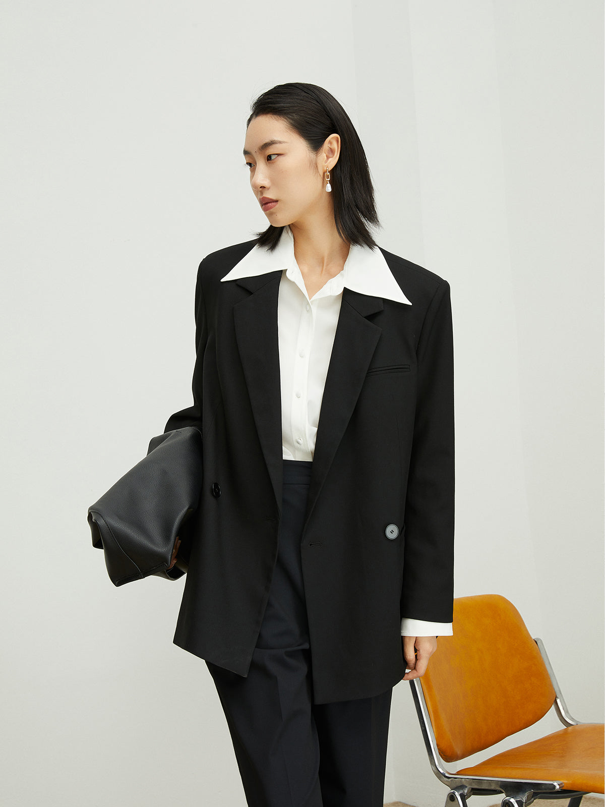Women's Black Notch Lapel Long Sleeves Blazer