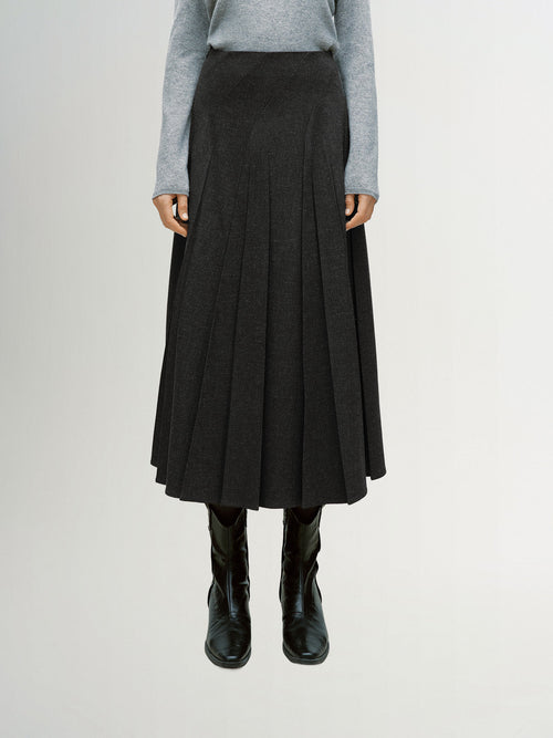 Charger l'image 1 dans la galerie. Pleated Midi Skirt
