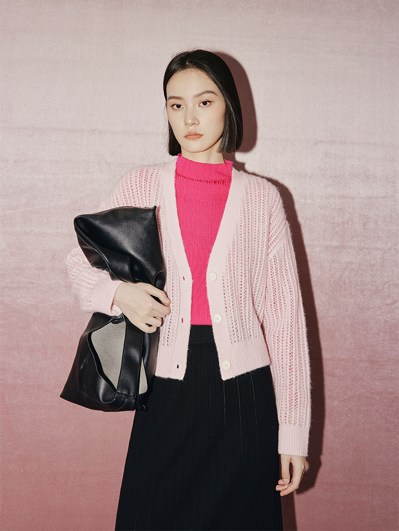 Women's Pink Sheep Wool V Neck Long Sleeve Knit Sweater