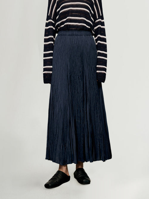 Load image 1 in gallery view. Elastic-Waist Pleated Maxi Skirt