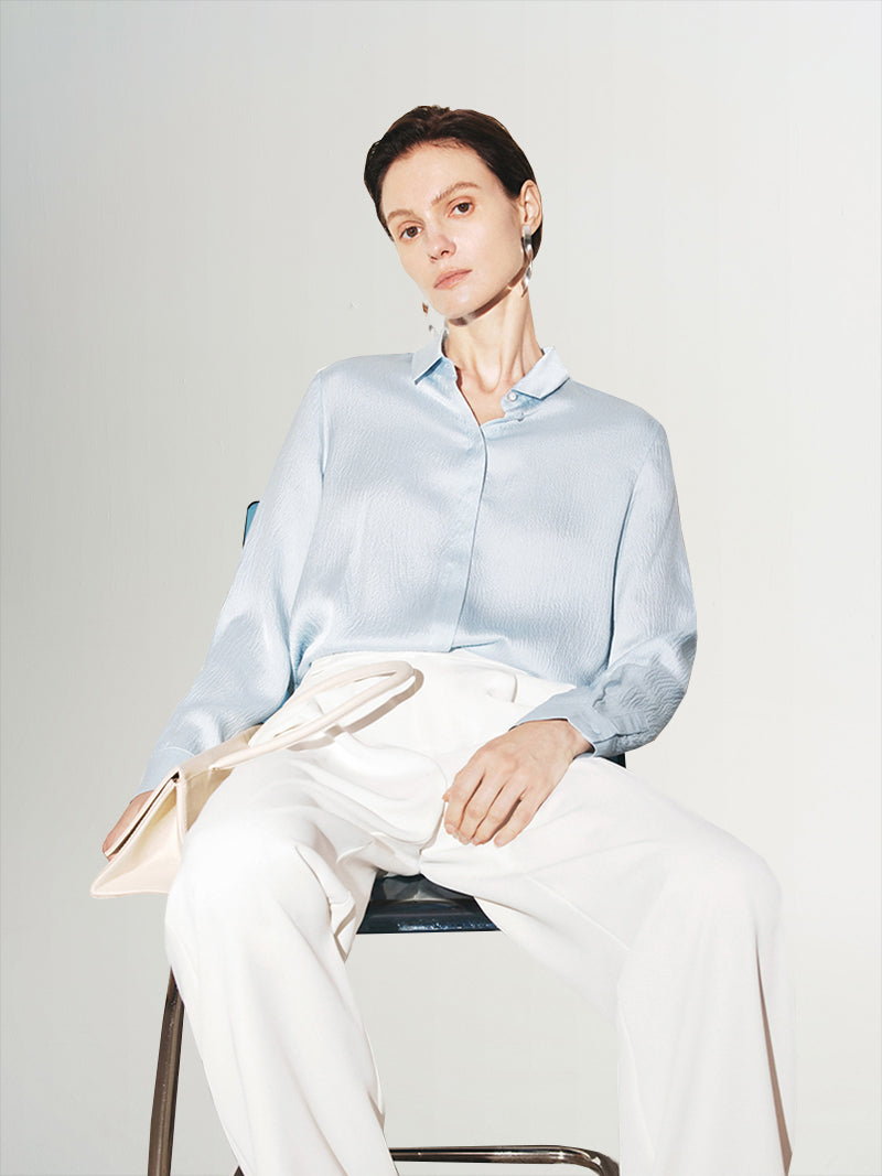 Chemise en soie bleue