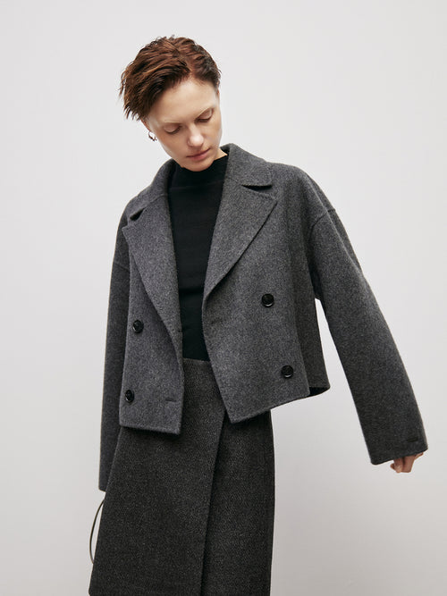 Charger l'image 1 dans la galerie. Women's Extreme Gray Notch Lapel Double Breasted Wool Short Coat