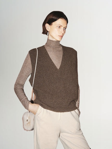 Sleeveless V-neck wool top