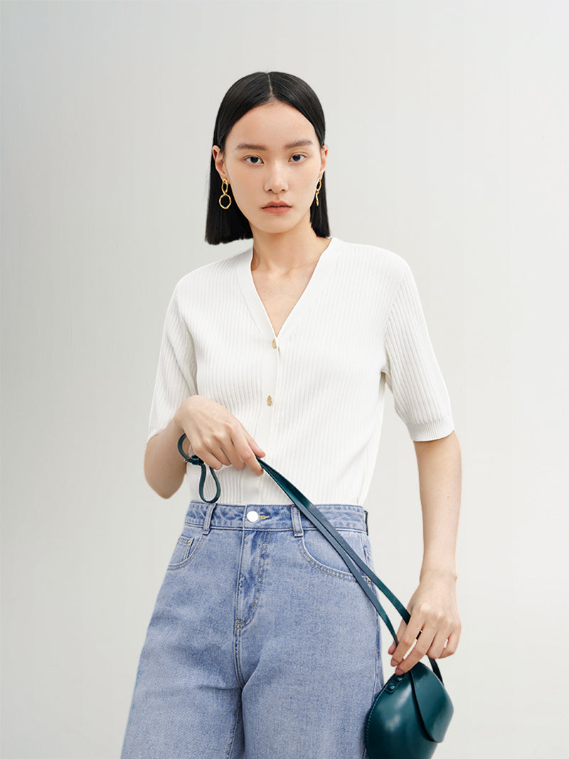 Women's Original White V Neck Short Sleeves Rib Pattern Knitwear Top